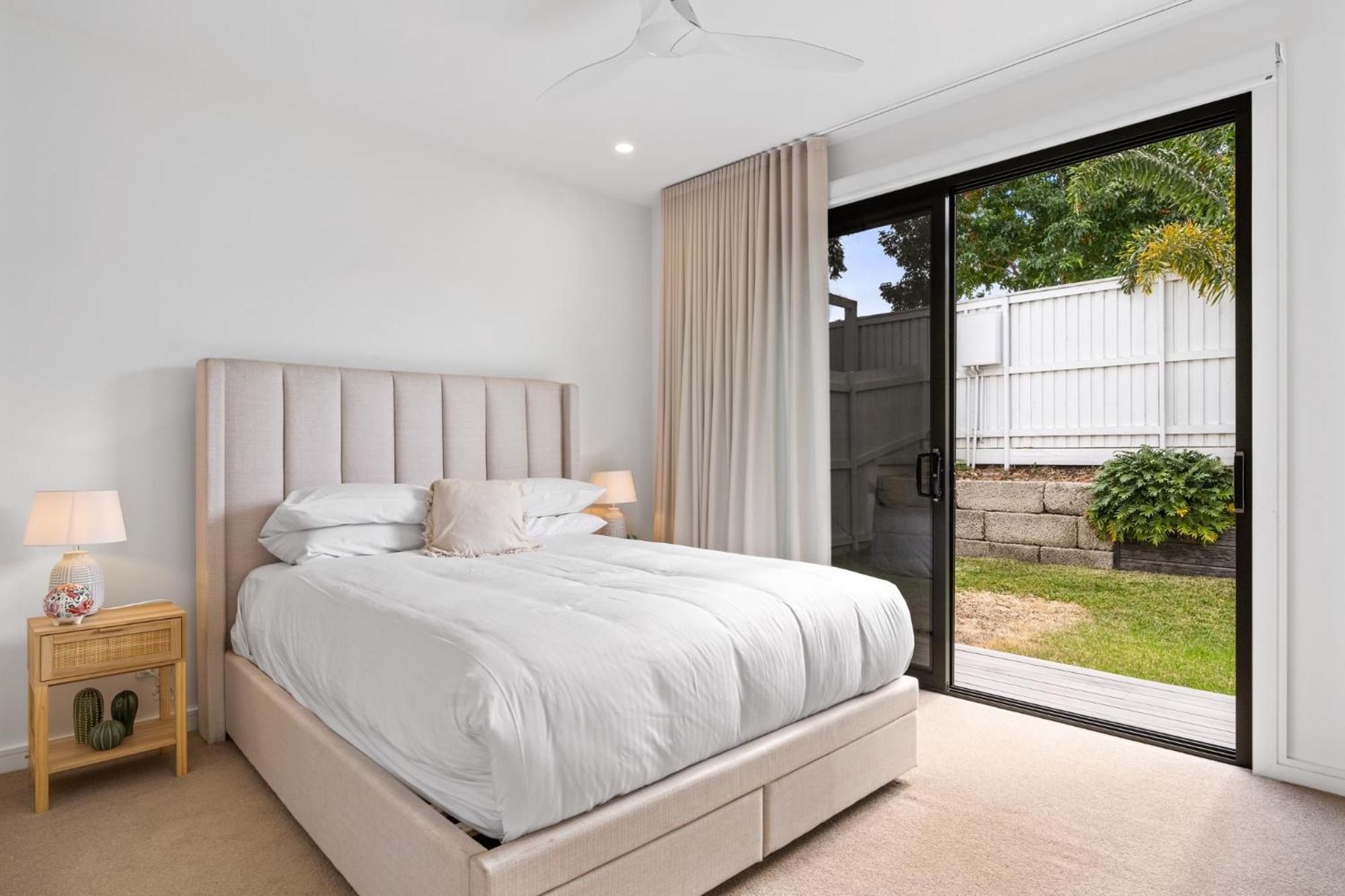 Deluxe 4-bed With Pool Pizza Oven & Fire Pit * Brisbane